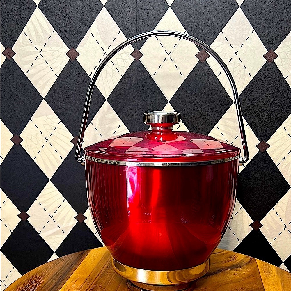Mid-Century Red Acrylic & Stainless Steel Ice Bucket – Bold Retro Barware - Picture 5 of 14